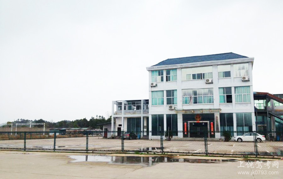 科目四安全文明考试补考需要跟驾校统一预约不